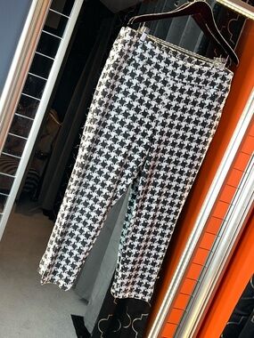 High-Fashion Noir Houndstooth Sculpting Ankle Trousers ♟️🖤🐚